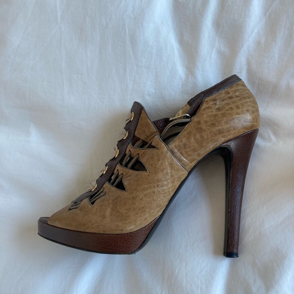 Super Chic, Unique Givenchy Platform Pumpworn Onc… - image 3